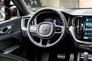 Volvo XC60 Volvo XC60 2.0 B4 R-Design Pano / Memory / 360 - afbeelding nr 10