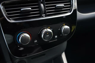 Renault Clio Renault Clio Estate TCe 90 Limited Airco Navigatie Cruisecontrol Keyless Lichtmetalen velgen NL-Auto NAP! - afbeelding nr 13