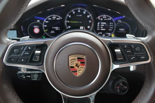 Porsche Cayenne Porsche Cayenne 3.0 E-Hybrid / Trekhaak / 360Camera / Burmester / Sportdesign / Sportchrono / Softclose / 21'' / Luchtvering / Keyless / Stuurverwarming / Matrix LED / DAB - afbeelding nr 32