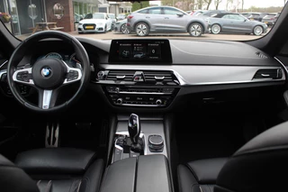 BMW 5 Serie BMW 5 Serie Touring 520d High Exe. M Sport / Panoramadak / Camera / Head-up / 19'' / Leder / Navigatie / Stoelverwarming / Cruise Control - afbeelding nr 2