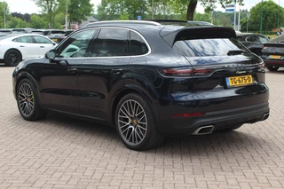 Porsche Cayenne Porsche Cayenne 3.0 E-Hybrid / Panoramadak / 360Camera / Luchtvering / 21'' / Softclose / Keyless / Sportchrono / Stuurverwarming / Stuurverwarming / DAB / Stoelverwarming / ACC - afbeelding nr 3