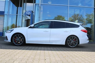 Ford Focus Ford Focus Wagon 2.3 EcoBoost ST-3 | Panoramadak |  Adaptive cruise control | Winter Pack | Camera | Trekhaak | Elektrische achterklep - afbeelding nr 4