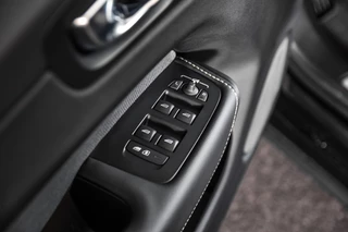 Volvo XC60 | S/K-Panodak | Dig. Cockpit | Adapt. Cruise | Memory Stoelen | Elek. Klep | Stoel-+stuurverw. | Camera | NAV+App. Connect | LM 19