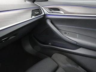 BMW 5 Serie BMW 5-serie 530e iPerformance M-sport | Schuifdak | Camera | Alcantara | Stoelverwarming | Carplay | Elektrische sportstoelen | Full LED | Navigatie | Live Cockpit - afbeelding nr 27