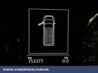 Volkswagen Crafter Volkswagen Crafter 2.0 TDI 141pk L3H3 L2H2 Euro6 Airco | Camera | Navigatie | Android Auto | Stoelverwarming Parkeersensoren, Bijrijdersbank, 3000kg trekvermogen, zilver - afbeelding nr 19
