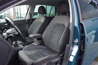 Volkswagen Golf Volkswagen Golf 1.4 TSI Highline 125pk Navi/ Trekhaak/ ACC/ Virtual cockpit/ PDC - afbeelding nr 3