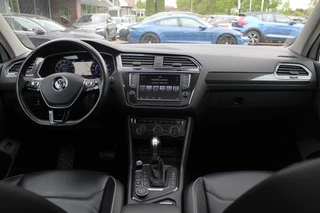 Volkswagen Tiguan Volkswagen Tiguan 2.0 TSI 4Motion Highline / Vol opties! / Panoramadak / Camera / Head-up / Leder / 18'' / Keyless / Dynaudio / Apple CarPlay / Standverwarming / Naavigatie / DAB / Dodehoek / Stoelverwarming / ACC - afbeelding nr 2