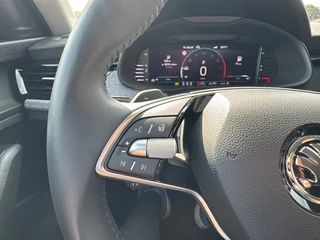 Škoda Scala Škoda Scala 1.0 TSI DSG DRIVE CAMERA/NAVI/CARPLAY/STOEL-STUURVERW/E-KLEP - afbeelding nr 16