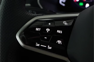Volkswagen Tiguan Volkswagen Tiguan 1.5 TSI R-Line > IQ.Light/trekhaak/20 inch Suzuka/Black Style Design-pakket... - afbeelding nr 18