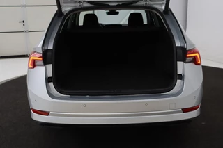 Škoda Octavia Skoda Octavia 1.4 TSI iV PHEV Business Edition | Camera |  Carplay | Navigatie | Full LED | Sfeerverlichting | Parkeerhulp | Climate control - afbeelding nr 12