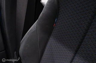 BMW 1 Serie BMW 1-serie 116i M Sport | Estoril blue | Alcantara | LED | M performance | unieke auto | NAP orig NL | Trekhaak | 19 inch | - afbeelding nr 16
