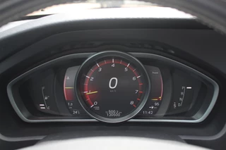 Volvo V40 Volvo V40 1.5 T2 Inscription R-Design / Panoramadak / Camera / Leder / Keyless / 17'' / Navigatie / Stoelverwarming / Cruise Control - afbeelding nr 19