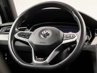 Volkswagen Passat 150Pk Automaat (PANORAMADAK, APPLE CARPLAY, DIGITAL COCKPIT, LUXE LEDEREN SPORTSTOELEN, 360 CAMERA, STOELVERWARMING, ZWART HEMEL, ADAPTIVE CRUISE, NIEUWSTAAT) - afbeelding nr 19