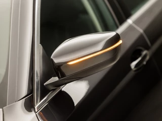 BMW 5 Serie BMW 5 Serie Touring 530e Sportline 293Pk Automaat (APPLE CARPLAY, GROOT NAVI, DEALER ONDERHOUDEN, CAMERA, SFEERVERLICHTING, LEDER, SPORTSTOELEN, ADAPTIVE CRUISE, TREKHAAK ELEKTRISCH, NIEUWSTAAT) - afbeelding nr 44