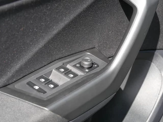 Volkswagen T-Roc Volkswagen T-Roc 1.5 TSI 150PK Automaat Sport | TREKHAAK | CAMERA | CARPLAY | - afbeelding nr 18