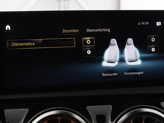Mercedes-Benz A-Klasse Mercedes-Benz A-klasse 200 Business Solution AMG | Panoramadak |  Stoelverwarming | Trekhaak | Matrix LED | Memory | Carplay | Keyless | Camera | Sfeerverlichting | Leder/Alcantara | Park Assist - afbeelding nr 10