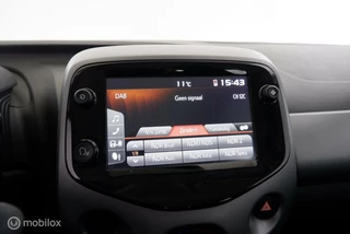 Toyota Aygo Toyota Aygo 1.0 VVT-i 72pk X-Play applecarplay|airco|camera|dab|5drs - afbeelding nr 19