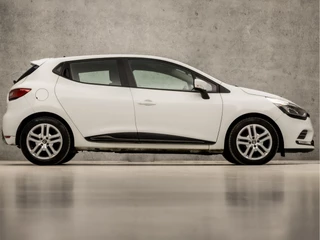 Renault Clio Renault Clio 0.9 TCe Sport (NAVIGATIE, LM VELGEN, CRUISE, SPORTSTOELEN, BASS REFLEX, ELEK RAMEN, NIEUWE APK, NIEUWSTAAT) - afbeelding nr 4