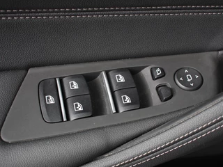 BMW 5 Serie BMW 5-serie Touring 530e M Sport PHEV AUTOMAAT 292PK Climate control Adaptieve cruise control Keyless Parkeersensoren Achteruitrijcamera Panoramadak LED Verwarmde voorstoelen Trekhaak Apple Carplay/ Android Auto - afbeelding nr 12