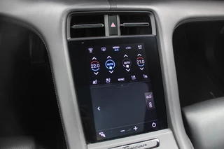 Porsche Taycan Porsche Taycan Performance 84 kWh / Panoramadak / Camera / Passenger Display / 20'' / Luchtvering / Sportchrono / Stoelventilatie / Stuurverwarming / Dodehoek / Apple CarPlay / Stoelverwarming / Cruise Control - afbeelding nr 27