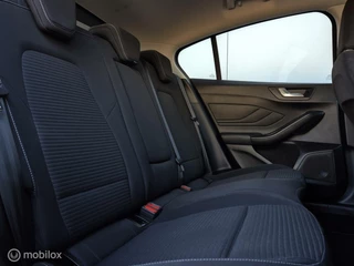 Ford Focus FORD FOCUS 1.0 ECOBOOST HYBRID TITANIUM/KEYLESS/CAMERA/LED/STOEL-STUURVERWARMING/CLIMATE - afbeelding nr 19