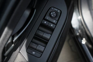 Toyota C-HR Toyota C-HR 1.8 Hybrid 140 First Edition | Camera | Adaptive Cruise - afbeelding nr 28