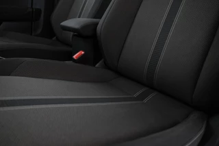 Volkswagen T-Roc Cruise Control, Panoramadak, Trekhaak, Airco, Parkeersensoren - afbeelding nr 17