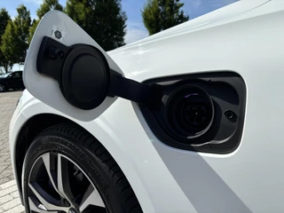 Volvo V60 Volvo V60 T6 Plug-In Hybrid AWD R-Design | Harman/Kardon Audio | Memorystoelen | Climate Pack | ACC | Keyless Entry | - afbeelding nr 4