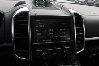 Porsche Cayenne Porsche Cayenne 3.0 S E-Hybrid / Panoramdak / Camera / 20'' / Luchtvering / Bose / Sportchrono / Stuurverwarming / Leder / Stoelverwarming / Cruise Control - afbeelding nr 19