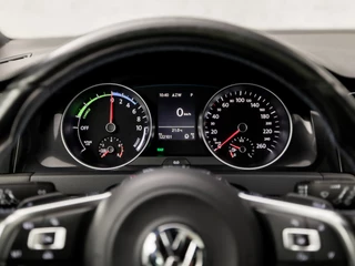 Volkswagen Golf Volkswagen Golf 1.4 TSI GTE 204Pk Automaat (SCHUIFDAK, NAVIGATIE, CLIMATE, CAMERA, GETINT GLAS, SPORTSTOELEN, LED KOPLAMPEN, CRUISE, NIEUWE APK, NIEUWSTAAT) - afbeelding nr 22