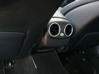 Mercedes-Benz C-Klasse Mercedes-Benz C-Klasse 180 156pk Automaat Business Solution Plus | Origineel NL | Navi | Clima | Cruise | Led Koplampen | Pdc V+A+Assist+Camera | Dodehoek+Licht+Regensensor | Privacy Glass | 18''lm - afbeelding nr 27