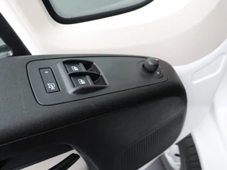 Peugeot Boxer Peugeot Boxer 2.0BlueHDI 130PK L2H2 Premium | Glasresteel | Trekhaak | Navigatie | 3-Persoons | Airco | Cruise | Betimmering - afbeelding nr 8