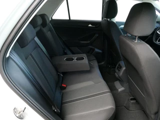 Volkswagen T-Roc Volkswagen T-Roc 1.5 TSI 150PK CARPLAY NAVI STOEL VERW. LED VIR.COCKPIT 03/2024 