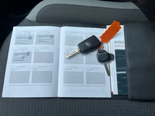 Toyota Aygo Toyota Aygo 1.0 VVT-I X-PLAY / AIRCO / CAMERA / NAVI / BLUETOOTH - afbeelding nr 17