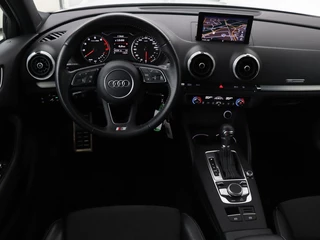 Audi A3 Audi A3 30 TFSI Sport S Line Edition | Half leder |  Full LED | Sportstoelen | Navigatie | Trekhaak | Parkeerhulp | Climate control | Cruise control | Bluetooth - afbeelding nr 3