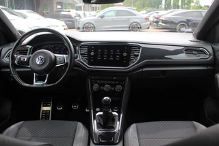 Volkswagen T-Roc Volkswagen T-Roc 1.5 TSI Sport Business 3x R-Line / Camera / Virtual Cockpit / Navigatie / 19'' / Keyless / Stoelverwarming / ACC - afbeelding nr 2