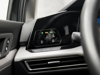 Volkswagen Golf Automaat (APPLE CARPLAY, GROOT NAVI, SFEERVERLICHTING, SPORTSTOELEN, DAB+, ADAPTIVE CRUISE, PARKEERSENSOREN, NIEUWE APK, NIEUWSTAAT) - afbeelding nr 21