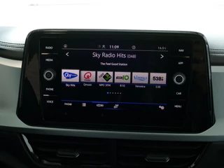 Volkswagen T-Roc Volkswagen T-Roc 1.5 TSI 150PK CARPLAY NAVI STOEL VERW. LED VIR.COCKPIT 03/2024 