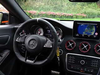 Mercedes-Benz CLA Mercedes-Benz CLA Shooting Brake 180 automaat / 45 AMG Ed. 1 / OrangeArt / LED - afbeelding nr 44