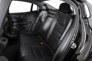 Volvo S60 Volvo S60 2.0 T5 250 PK Intro Edition - Automaat | Dig. Cockpit | Adapt. Cruise | Leder | Elek. bestuurderstoel met geheugen | Stoelverw. | PDC | Camera | NAV + App. Connect | ECC | DAB | Elek. Trekhaak | LM 19