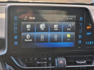 Toyota C-HR Navigatie, Stoelverwarming, Cruise control , All-in Rijklaarprijs - afbeelding nr 15