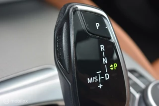 BMW 5 Serie BMW 520i Touring M-Sport Bluestone Pano Comfortstoel 360°Camera HUD Leder HiFi Adaptive LED 19