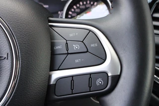 Jeep Compass Jeep Compass 1.4 140PK MultiAir LIMITED | AFNEEMBARE TREKHAAK | ELEKTRISCH BEDIENBARE STOELEN MET GEHEUGENFUNCTIE | LEDEREN BEKLEDING | NAVIGATIE | KEYLESS ENTRY/START | CRUISE CONTROL | DAB+ RADIO | ACHTERUITRIJ CAMERA | DODEHOEK DETECTIE | BEATS AUDIO SYSTEM | CLIMATE CONTROL | - afbeelding nr 17