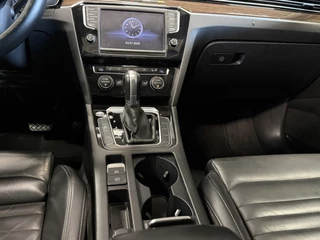 Volkswagen Passat Volkswagen Passat 1.4 TSI ACT Connected Series Plus | R-Line | Panoramadak | Camera - afbeelding nr 15