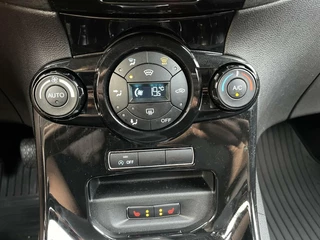 Ford Fiesta Ford Fiesta 1.0 EcoBoost Titanium NAVIGATIE|TREKHAAK|WINTER PAKKET|BLUETOOTH|LED|PARKEERSENSOREN|SFEERVERLICHTING - afbeelding nr 10