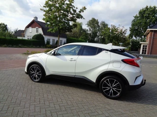 Toyota C-HR Toyota C-HR 1.2 Executive/ Camera/ Navi/ Led/ 18''/ Leder/ PDC - afbeelding nr 18