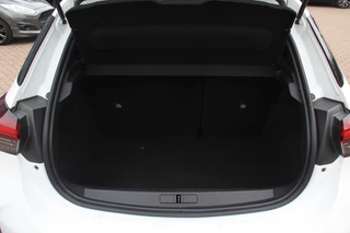 Opel Corsa Opel Corsa 1.2 GS Line / Full option! / Panoramadak / Camera / Navigatie / Matrix LED / 17'' / Armsteun / Premiumpakket / Winterpakket / Cruise Control - afbeelding nr 16
