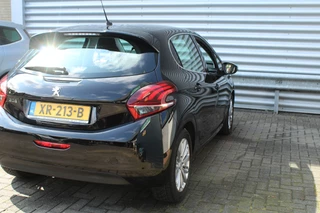 Peugeot 208 Clima Cruise Navi PDC LED 16