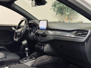 Ford Focus Ford Focus 1.0 EcoBoost ST Line | Panorama | Trekhaak | 1e Eig. - afbeelding nr 23