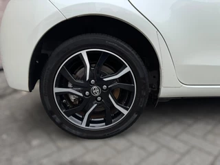 Toyota Yaris Toyota Yaris 1.5 Hybrid Dynamic Bi-Tone HYBRID / 1E EIGENAAR / STOELVERWARMING / CAMERA / LMV / NL AUTO / DEALER ONDERHOUDEN - afbeelding nr 8